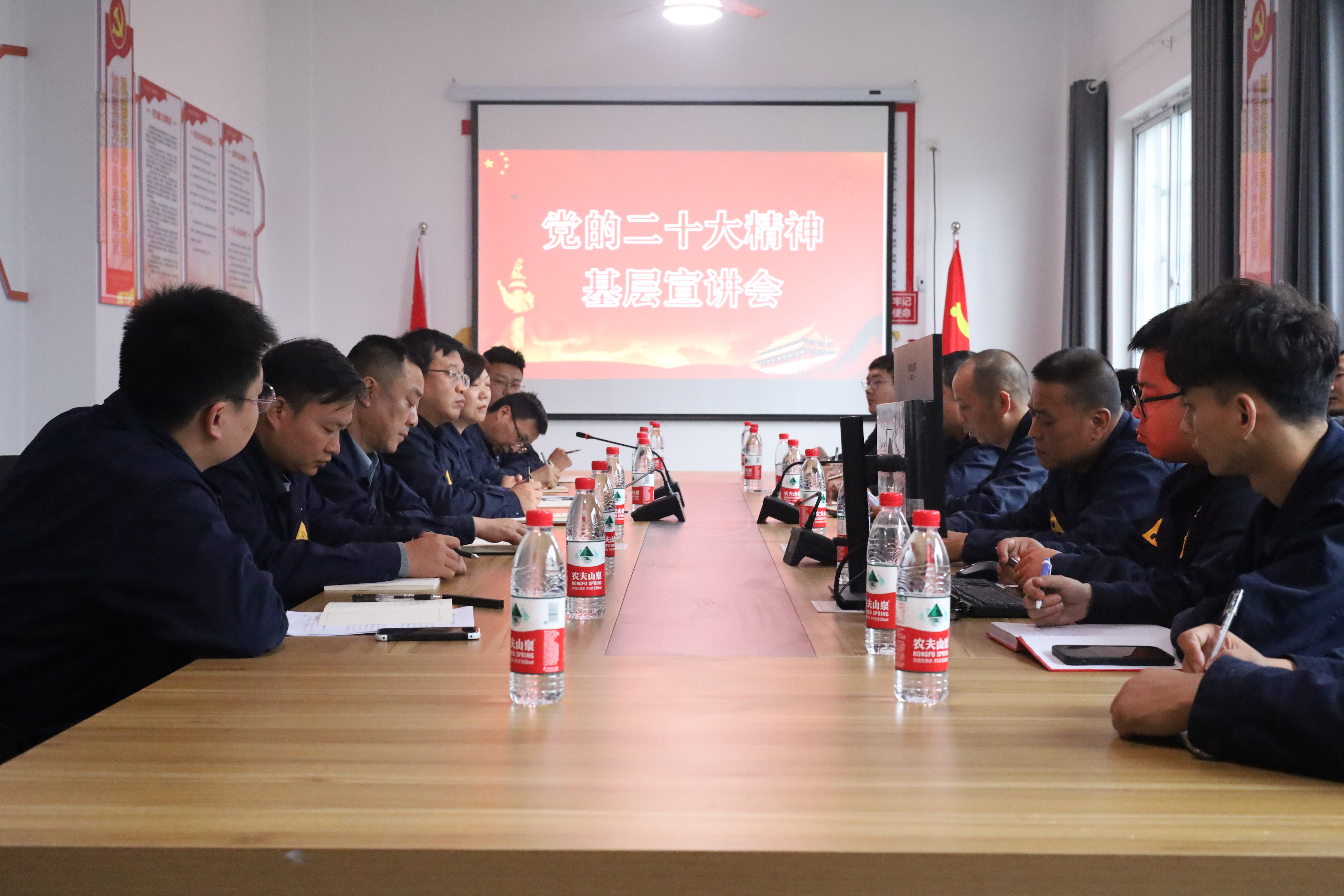集團(tuán)黨委副書記、總經(jīng)理汪羽深入景焦能源公司宣講黨的二十大精神2.JPG