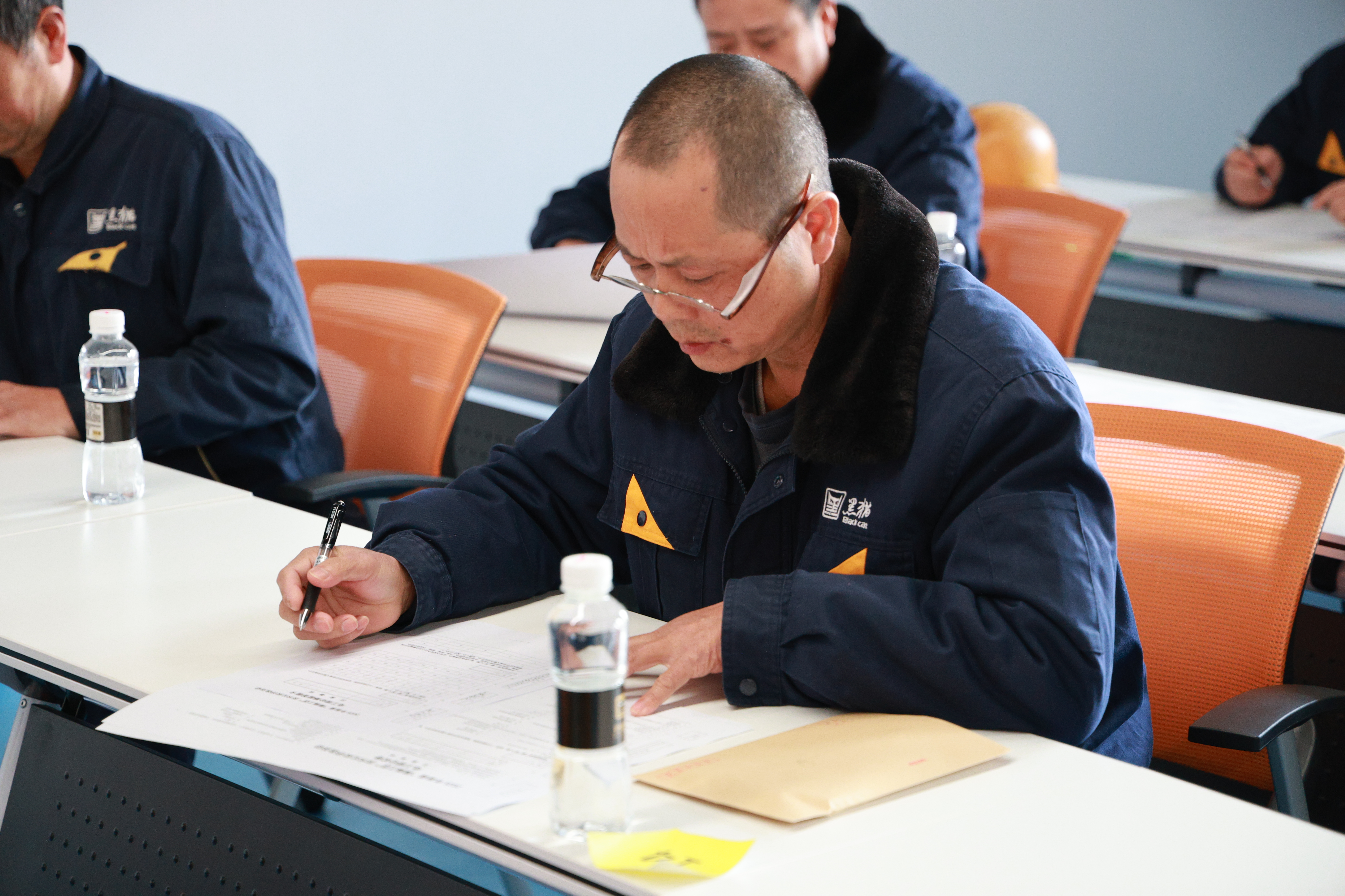 選手認真答題03.jpg 選手認真答題03.jpg