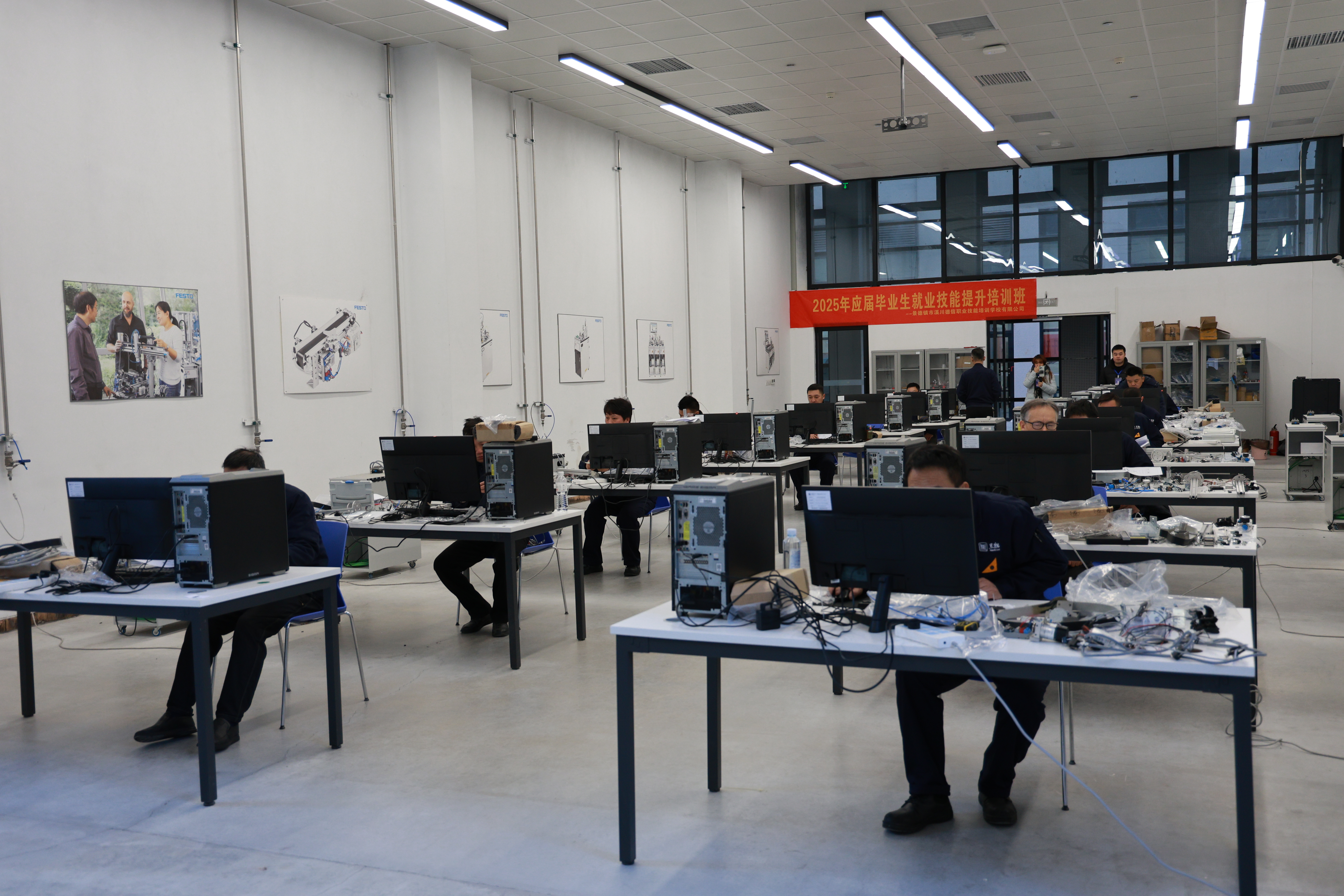 圖2 筆試現(xiàn)場(chǎng).jpg